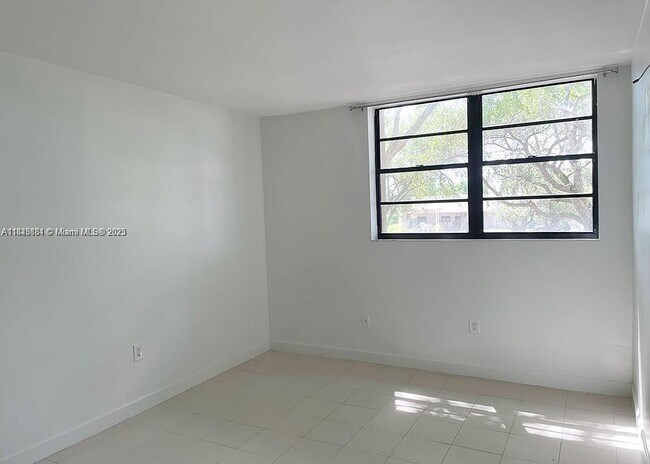 Building Photo - 3611 SW 117th Ave