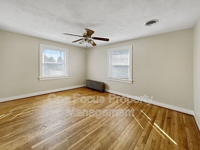 Building Photo - 209 Peach St