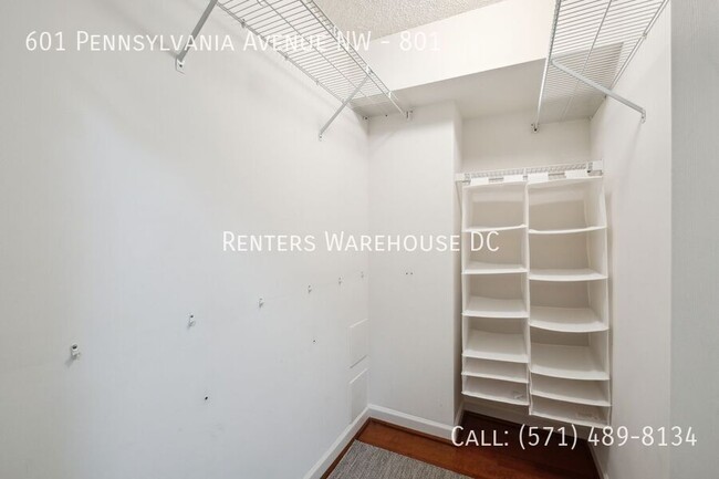 Building Photo - Stylish 8th-Floor Furnished Studio in Penn...