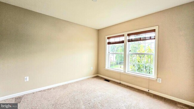 Building Photo - 10607 School St