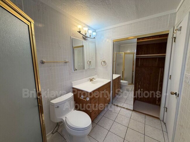 Building Photo - 337 Glorieta St NE