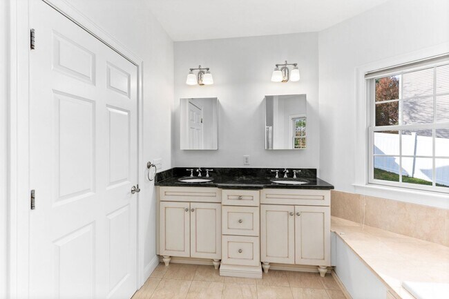 Building Photo - 5 Neff Dr