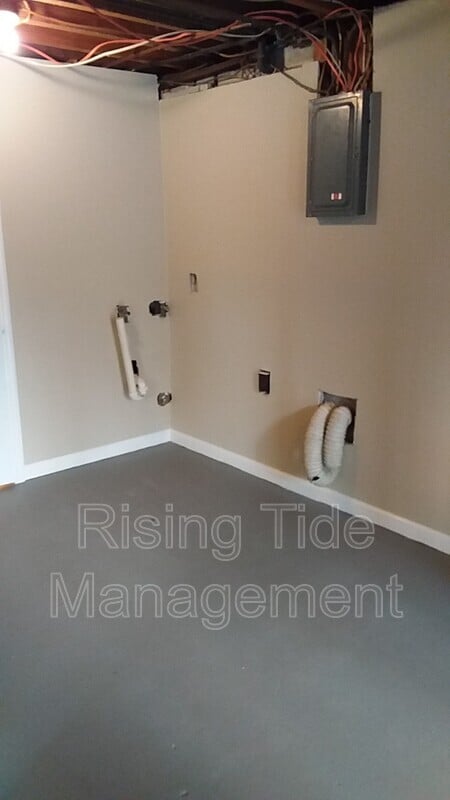 Building Photo - 5500 Crestview Dr