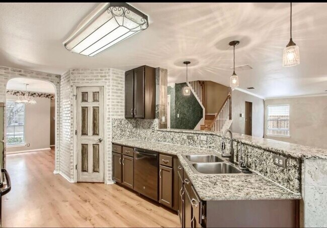 Building Photo - 518 Pecos Cir