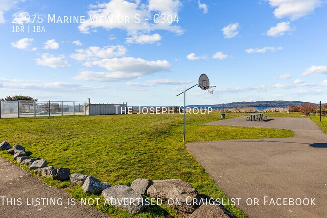 Building Photo - Des Moines 1 bed with view of Puget Sound