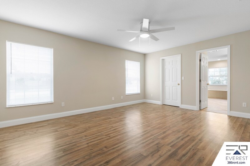 Building Photo - 25 Rainbrook Dr