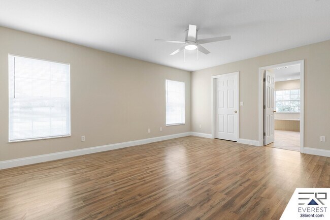 Building Photo - 25 Rainbrook Dr
