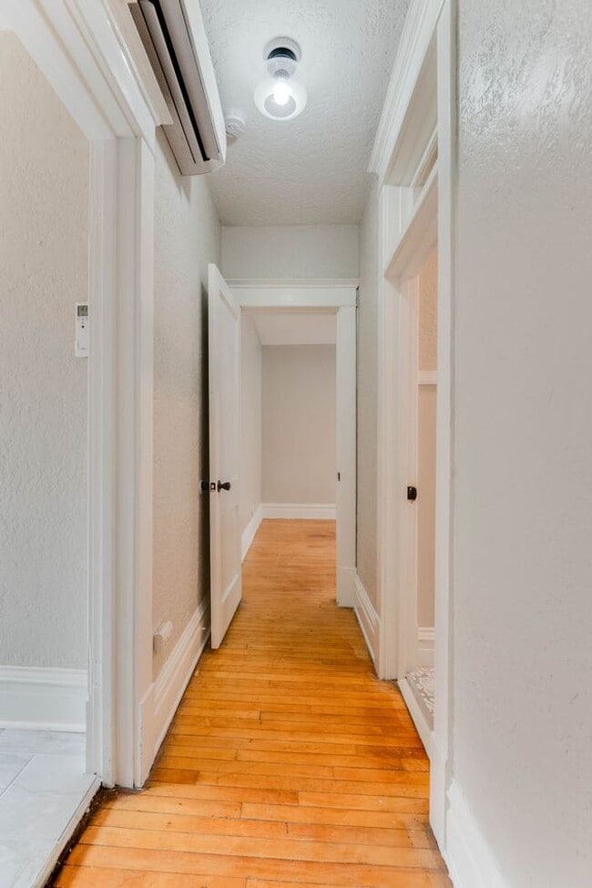 Building Photo - Beautifully Updated 4 BR/2 BA Upper-Level Duplex in Minneapolis with 2-Car Garage!