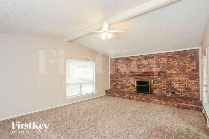 Building Photo - 4817 Crest Dr