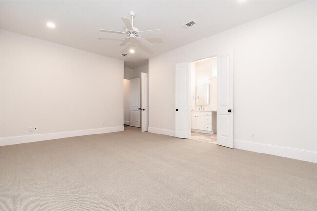Building Photo - 3821 N Braeswood Blvd