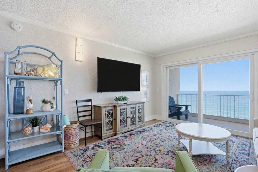 Building Photo - 8743 Thomas Dr