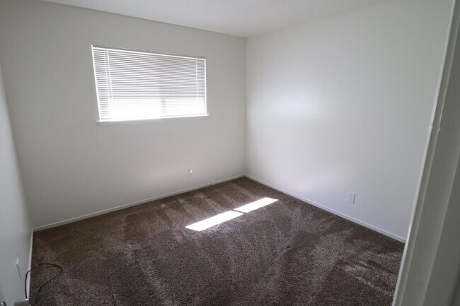 Building Photo - 1096 E Fremont Ave