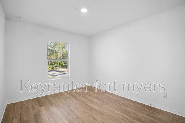 Building Photo - 341 Reeves St