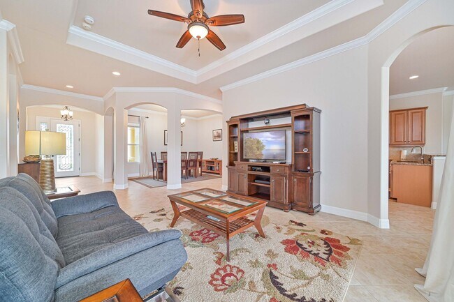 Building Photo - **Bella Terra Estate 5BED/3BATH - 3 Car ga...