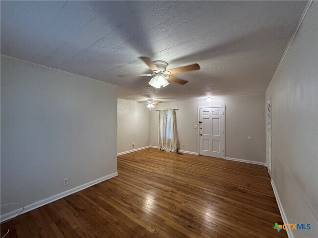 Building Photo - 554 Lee St