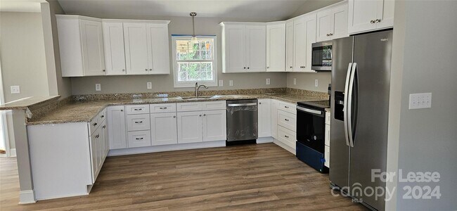 Building Photo - 121 Holly Spgs Ct
