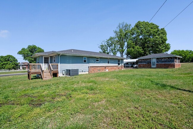 Building Photo - 427 Rome Pike