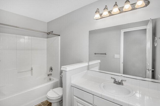 Building Photo - Discover Your Dream Home in Sterling Park!