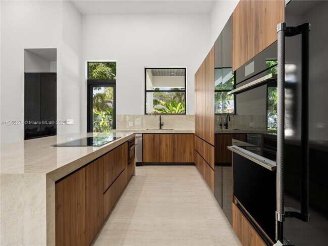 Building Photo - 543 NE 109th St