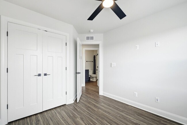 Building Photo - 768 Park Ridge Dr