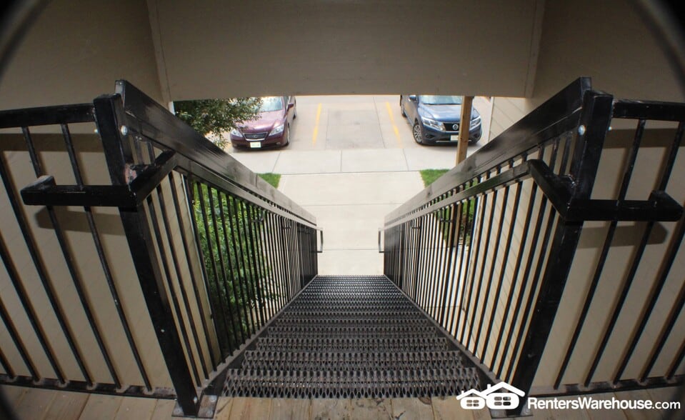 Building Photo - 2000 Meadow Ct