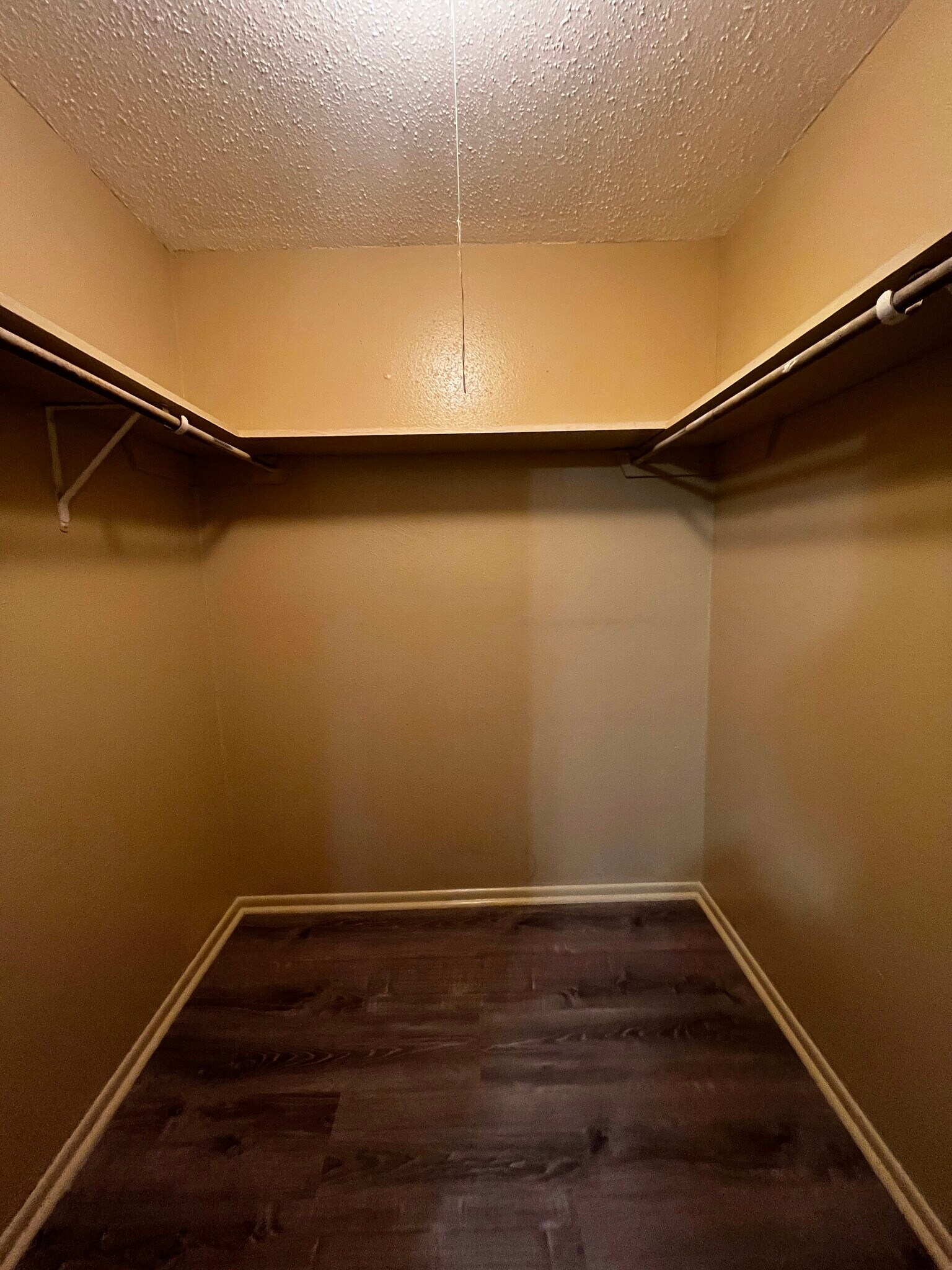 Building Photo - 948 E Monterey Ct