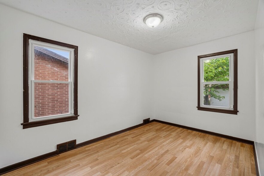 Building Photo - 414 18th St