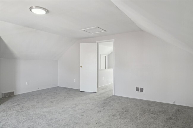 Building Photo - $1375 3 bedooms