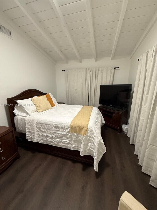 Building Photo - 2036 NE 21st Ave