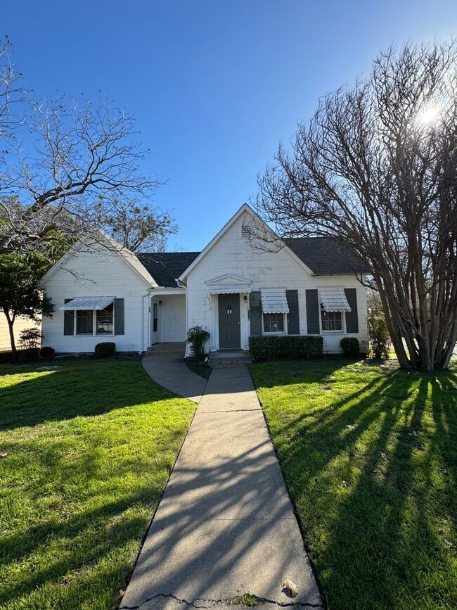 Building Photo - Historic CHARM  + Wood Floors + Across fro...