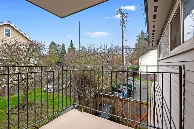 Building Photo - 2720 14th Ave S