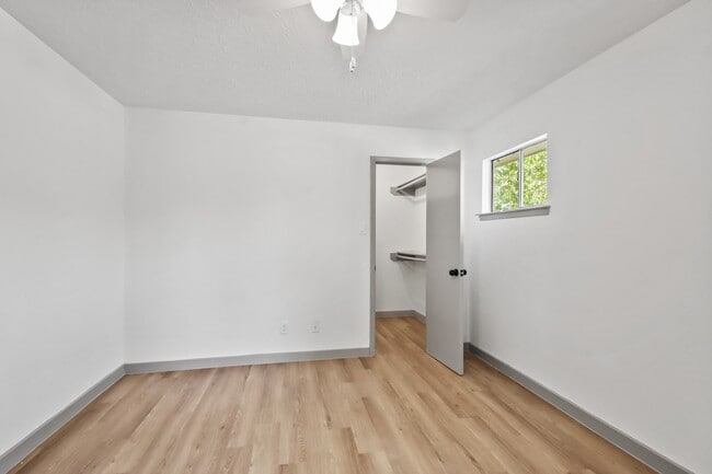 Building Photo - 1600 Hazelwood St