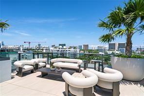 Building Photo - 9901 W Bay Harbor Dr