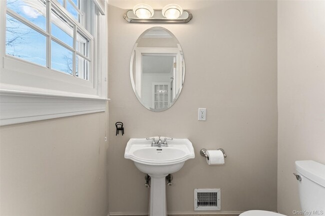 Building Photo - 14 Wakefield Rd