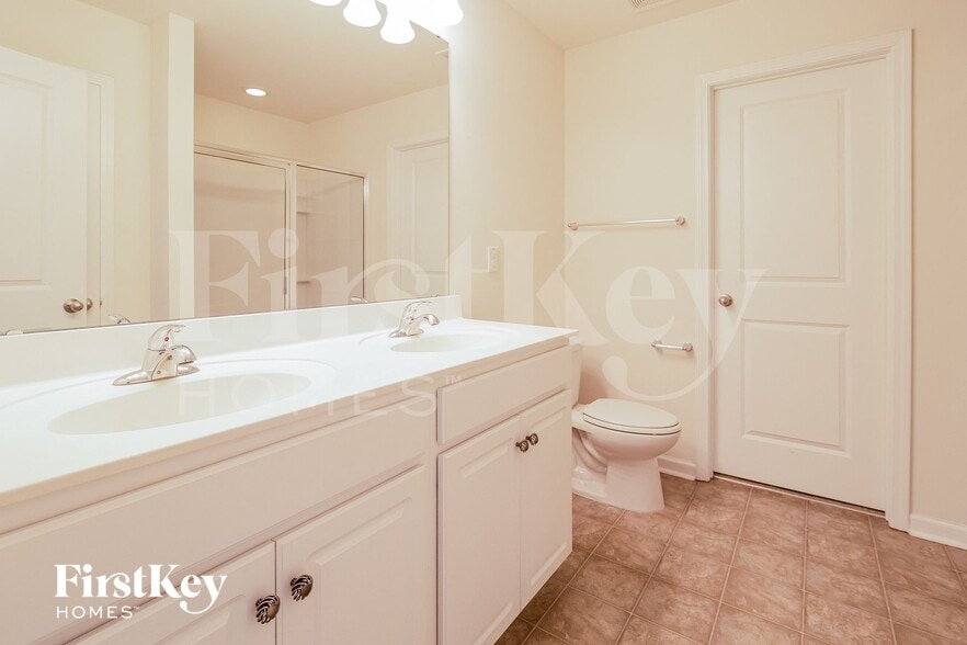 Building Photo - 152 Oyama Rd