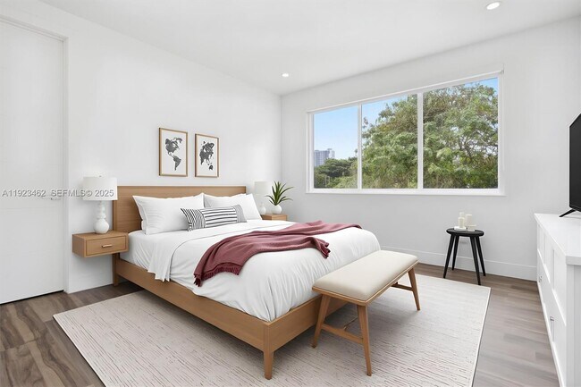 Building Photo - 2852 SW 32nd Ct