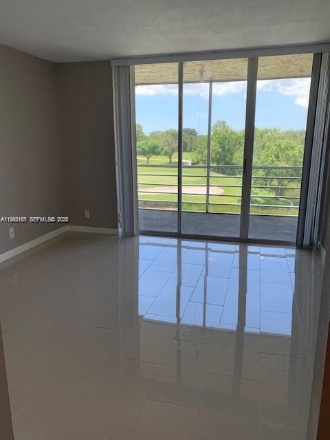 Building Photo - 9470 Live Oak Pl