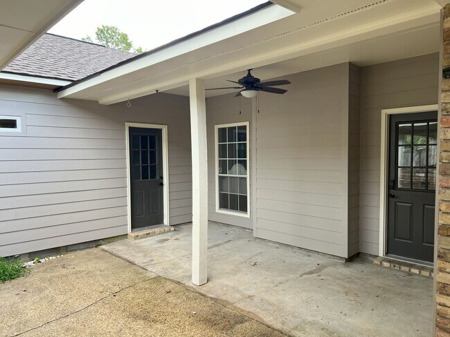 Building Photo - Woodlawn Estates