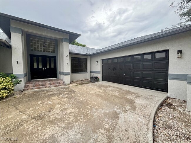 Building Photo - 2200 SW 40th St