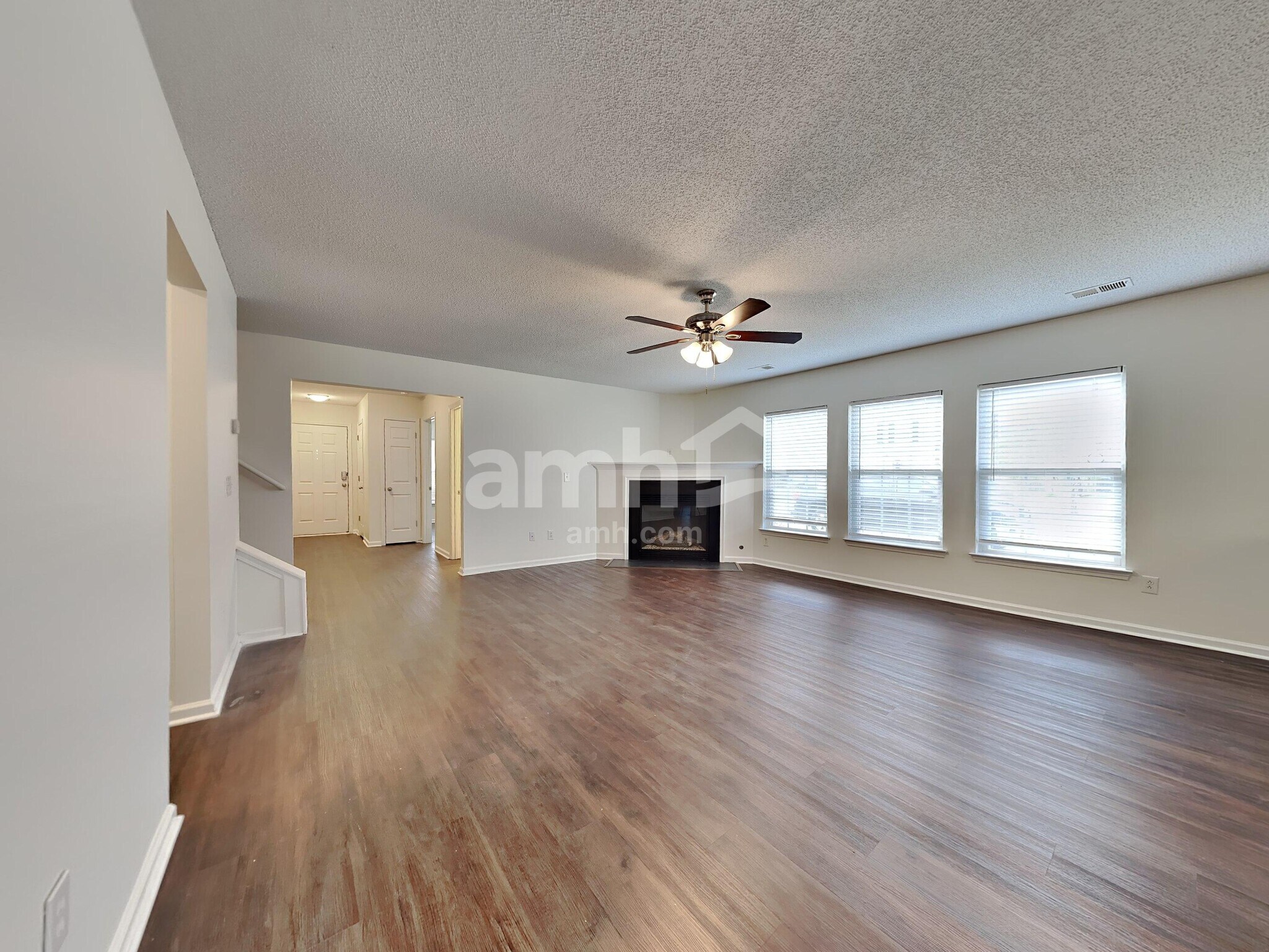 Building Photo - 3028 Crusades St