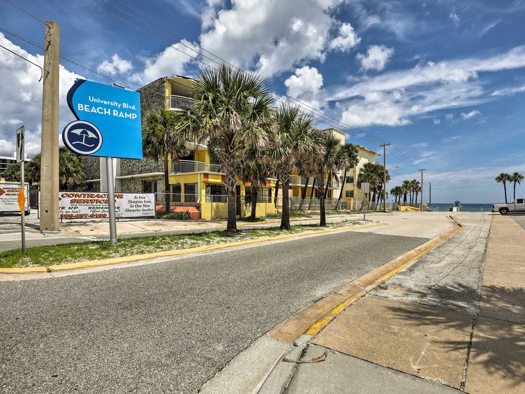 Building Photo - 506 University Blvd