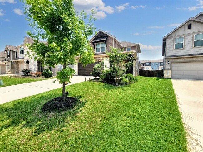 Building Photo - 15811 Windroot St