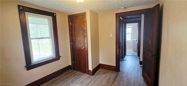 Building Photo - 147 Brighton Dr