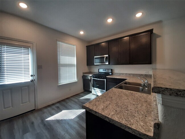 Building Photo - 16568 Moss Ln