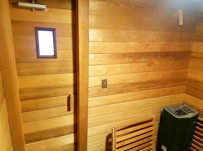 Building Photo - 2270 NE 68th St