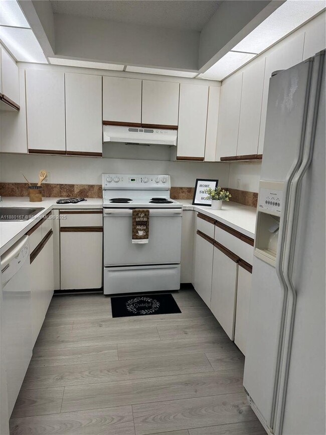 Building Photo - 1001 SW 128th Terrace