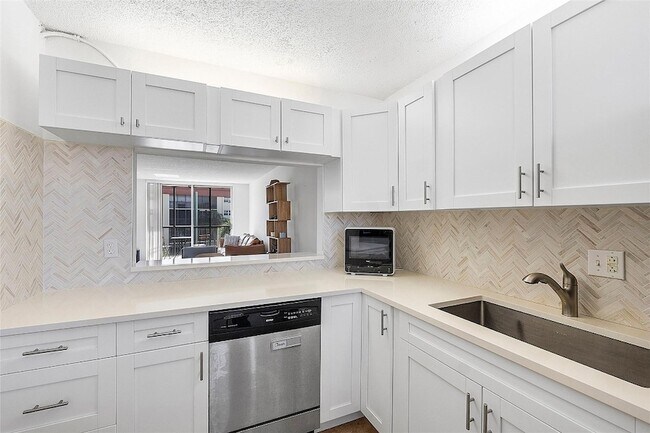 Building Photo - 5300 NE 24th Terrace