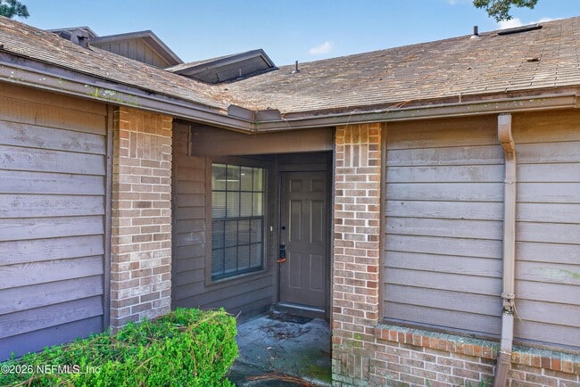 Building Photo - 8010 International Village Dr