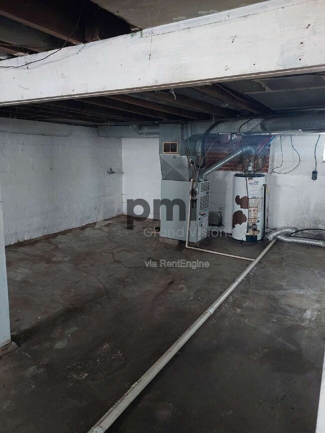 Building Photo - 1609 E Johns Ave