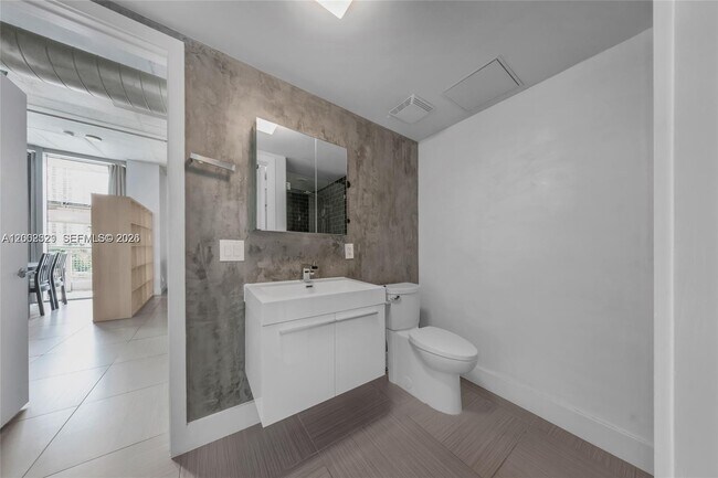 Building Photo - 690 SW 1st Ct